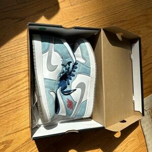Jordan Kids Sneakers in Blue and White